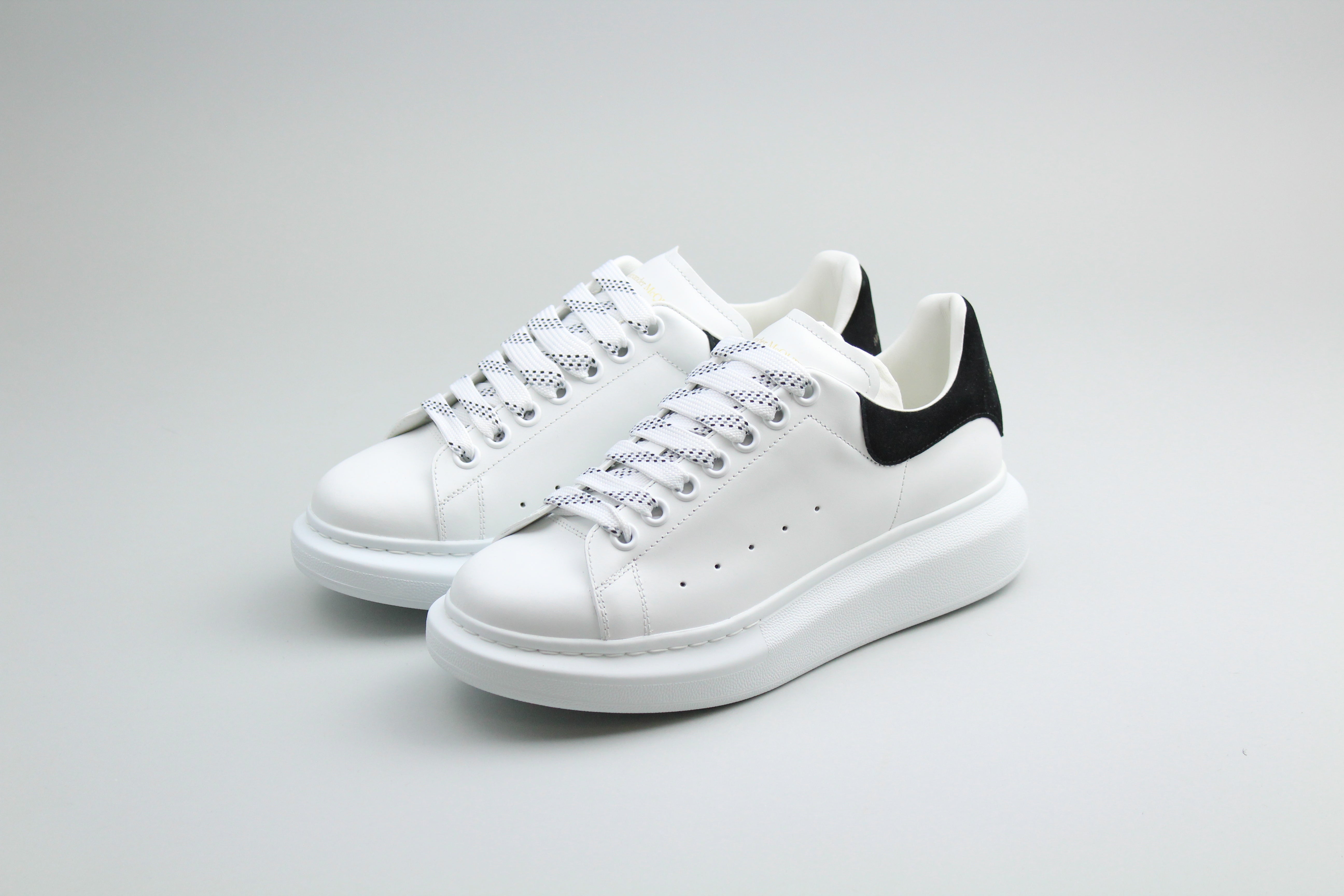 Alexander mcqueen white 2025 black suede